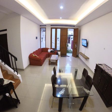 Padma Laguna Guesthouse Baturetno Kültér fotó